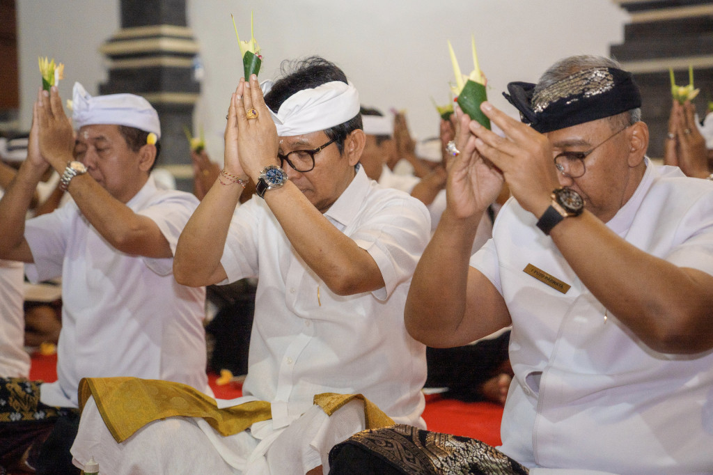 Sekda Badung Adi Arnawa Hadiri Karya Melaspas Balai Tempekan Blubuh Sari, Kerobokan Kaja